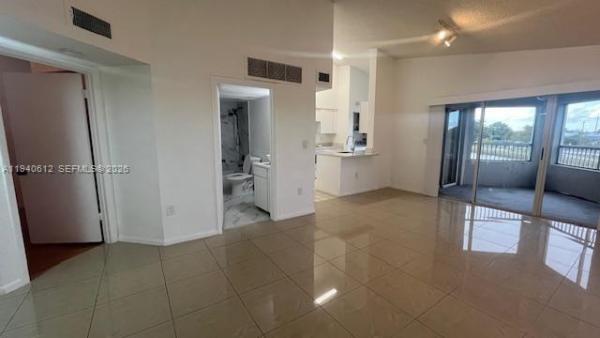 LakeView Club, 2881 N Oakland Forest Dr #309, Oakland Park, Florida 33309, image 2