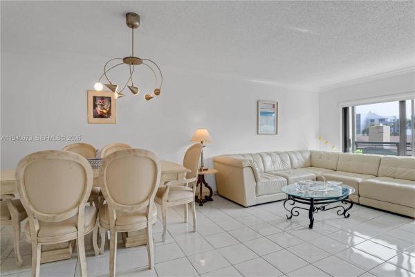 Frances, 7801 Abbott Ave #302, Miami Beach, Florida 33141, image 3