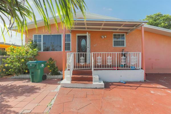 Stephens Manor, 827 NW 73rd St, Gladeview, Florida 33150, image 2