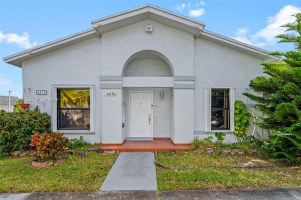 Westwind Lakes Garden Homes, 6476 SW 152nd Cir Pl #14-76, Kendall West, Florida 33193, image 1