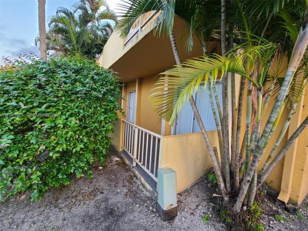 Venetian Gardens At Country Club Of Miami, 18111 NW 68th Ave #G-106, Hialeah, Florida 33015, image 2