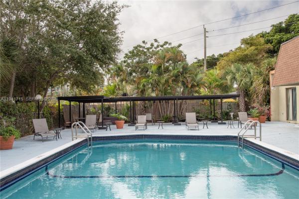 Woodside, 16950 W Dixie Hwy #B320, North Miami Beach, Florida 33160, image 1