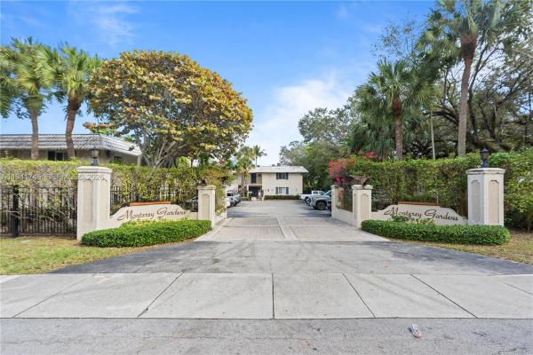 Monterey Gardens Of Pinecrest, 8607 SW 68th Ct #5, Pinecrest, Florida 33156, image 2