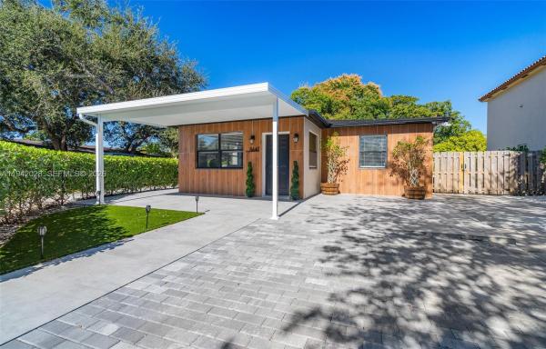 Hollywood Beach Gardens, 5647 Lincoln St #1-2, Hollywood, Florida 33021, image 1