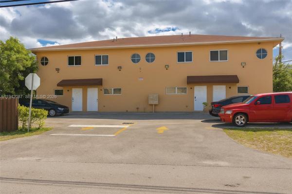 Fulford Highlands, 300 NE 166th St, Golden Glades, Florida 33162, image 2
