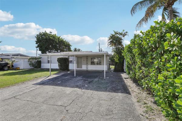 Englewood Manor, 3209 Scanlan Ave, Lake Worth, Florida 33461, image 3