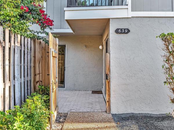 Lago West, 639 NW 132nd Ter, Plantation, Florida 33325, image 3
