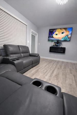 Hollywood Suburbs, 6305 Hayes St, Hollywood, Florida 33024, image 3