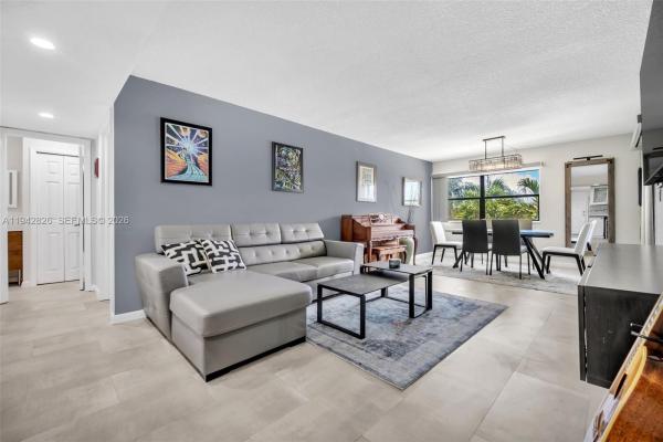 Racquet Club At Bonaventure, 220 Lakeview Dr #308, Weston, Florida 33326, image 2