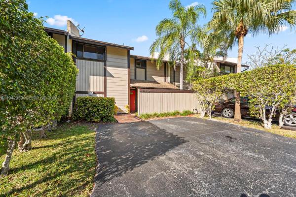 Briar Bay Townhouse Estates, 12806 SW 91st Ct, Kendall, Florida 33176, image 3