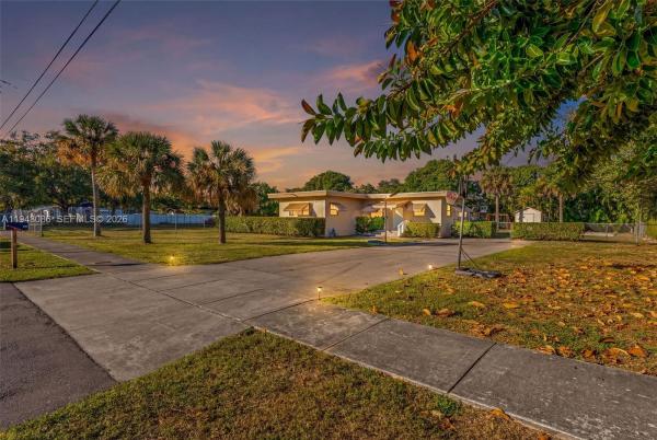 Happy Farms Acres, 3230 SW 98th Ave, University Park, Florida 33165, image 2