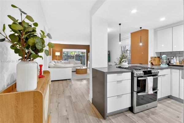 Dadeland Grove, 6902 N Kendall Dr #E101, Pinecrest, Florida 33156, image 1