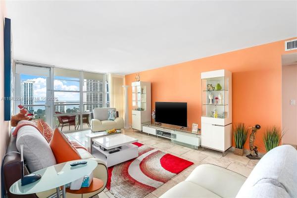 Winston Towers 300, 230 174th St #1520, Sunny Isles Beach, Florida 33160, image 2