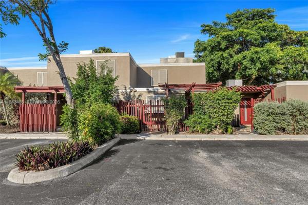 Villas West, 10911 Cedar Ln, Pembroke Pines, Florida 33026, image 1