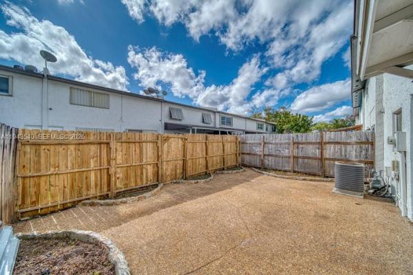 Snapper Creek Townhouses, 10920 SW 71st St, Kendall, Florida 33173, image 2