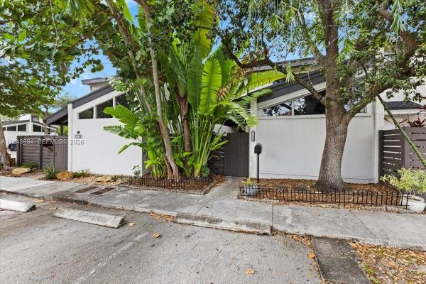 Snapper Creek Townhouses, 7120 SW 112th Ave, Kendall, Florida 33173, image 2