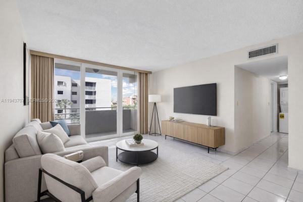 8050 NW 8th St #1305, Unincorporated Dade County, Florida 33126, image 1