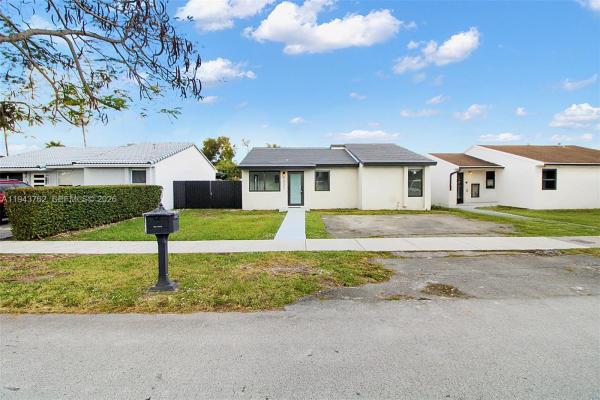 Superior Homes, 13379 NW 3rd Ter, Tamiami, Florida 33182, image 2