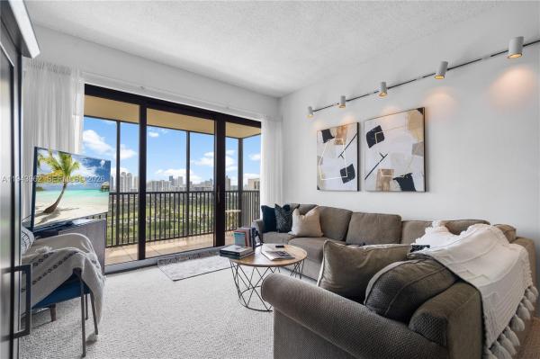 Coronado Tower 2, 20301 W Country Club Dr #PH-28, Aventura, Florida 33180, image 2