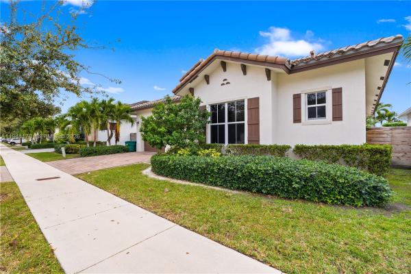 Venetian Parc, 15102 SW 177th Ter, Richmond West, Florida 33187, image 3