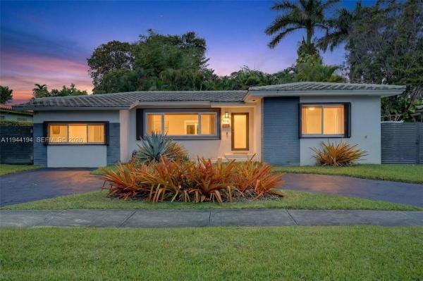 425 NE 114th St, Unincorporated Dade County, Florida 33161, image 1