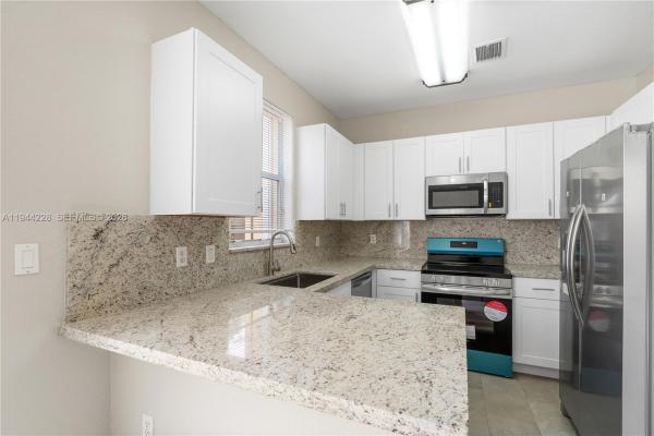 12476 SW 122nd St, Unincorporated Dade County, Florida 33186, image 1