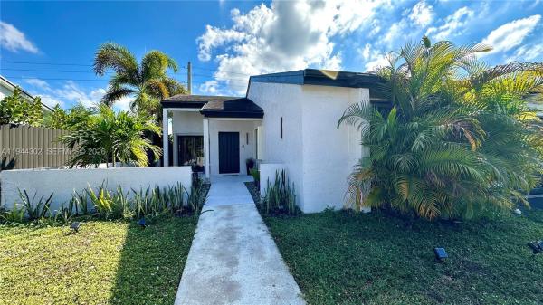 Bonaventure Lakes, 528 SW 166th Ter, Weston, Florida 33326, image 2