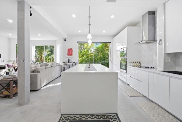 Martinique At Doral Isles, 11372 NW 72nd Ter, Doral, Florida 33178, image 2
