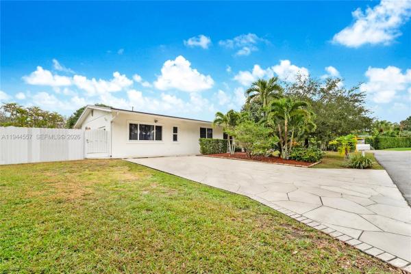 8265 SW 119th St, Unincorporated Dade County, Florida 33156, image 1