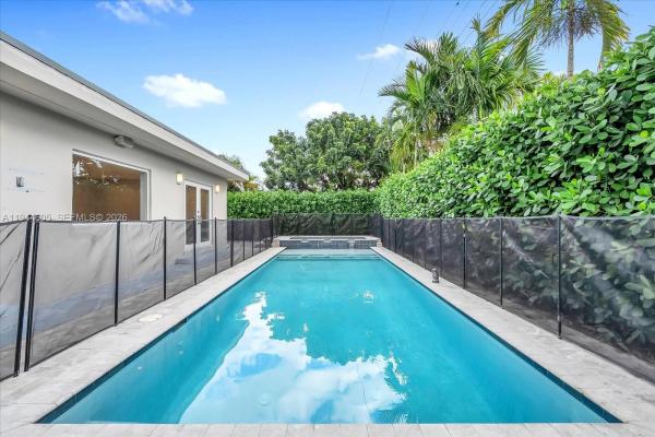 10330 SW 51st St, Unincorporated Dade County, Florida 33165, image 1