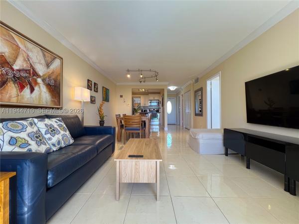 Hollybrook Golf & Tennis Club, 8900 Washington Blvd #401A, Pembroke Pines, Florida 33025, image 2