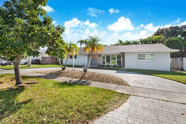 Highland Lakes Estates, 1920 NE 206th Ter, Ojus, Florida 33179, image 2