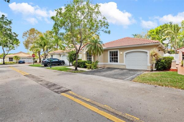 Emerald Isle, 955 Azure Ln, Weston, Florida 33326, image 2