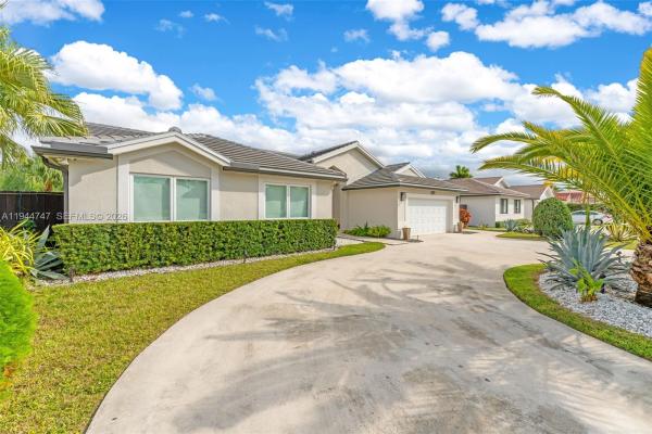 Mansions Cove At Lakes Of The Meadow, 4241 SW 154th Pl, Kendall West, Florida 33185, image 1