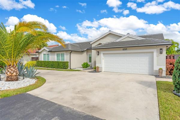 Mansions Cove At Lakes Of The Meadow, 4241 SW 154th Pl, Kendall West, Florida 33185, image 2
