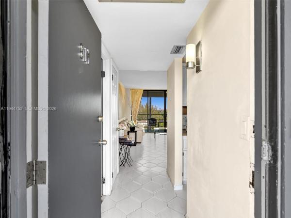 Biscaya, 20400 W Country Club Dr #817, Aventura, Florida 33180, image 3