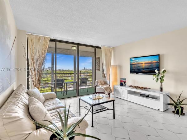 Biscaya, 20400 W Country Club Dr #817, Aventura, Florida 33180, image 1