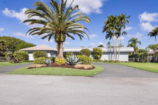 Pine Needle Manors, 10281 SW 125th St, Kendall, Florida 33176, image 3