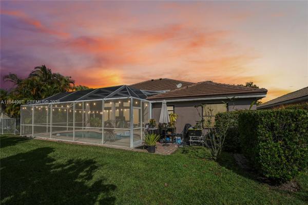 Verona Lake, 700 Verona Ct, Weston, Florida 33326, image 2
