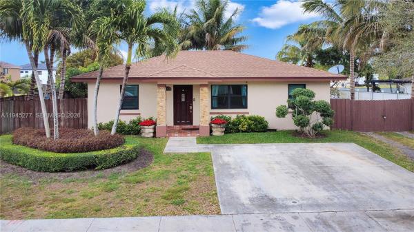 Salma Lake, 14171 SW 291st Ter, Leisure City, Florida 33033, image 3