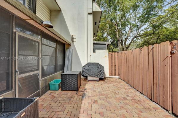 Hollywood Gardens, 3301 Raleigh St #4E, Hollywood, Florida 33021, image 1