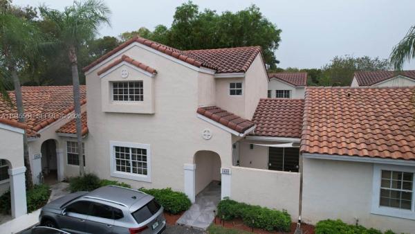 Village Homes At Country Isles, 1430 Cottonwood Cir, Weston, Florida 33326, image 1