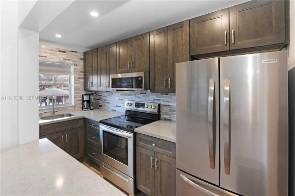 Beverly Hills, 5300 Washington St #207E, Hollywood, Florida 33021, image 2