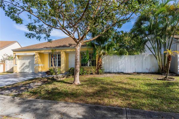 Cinnamon Place At Honeywoods, 1101 SW 86th Ave, Pembroke Pines, Florida 33026, image 2