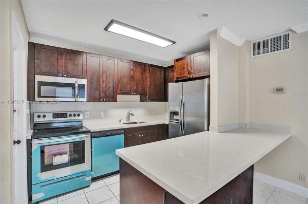 Riverview South, 601 SE 5th Ct #110, Fort Lauderdale, Florida 33301, image 1