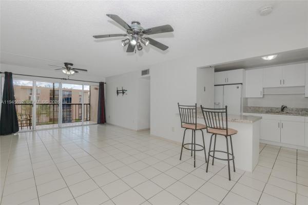 Parkside, 9150 Fontainebleau Blvd #402, Fountainebleau, Florida 33172, image 3