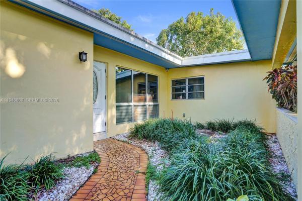 Sky Lake Estates, 2069 NE 196th Ter, North Miami Beach, Florida 33179, image 3