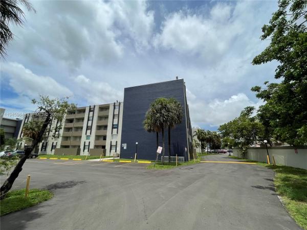 Samari Lake East, 10090 NW 80th Ct #1304, Hialeah Gardens, Florida 33016, image 2