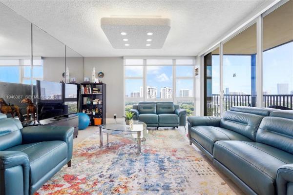 Coronado Tower 3, 20379 W Country Club Dr #1933, Aventura, Florida 33180, image 2