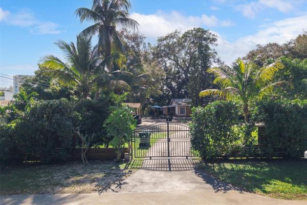 1760 NE 144th St, Unincorporated Dade County, Florida 33181, image 1